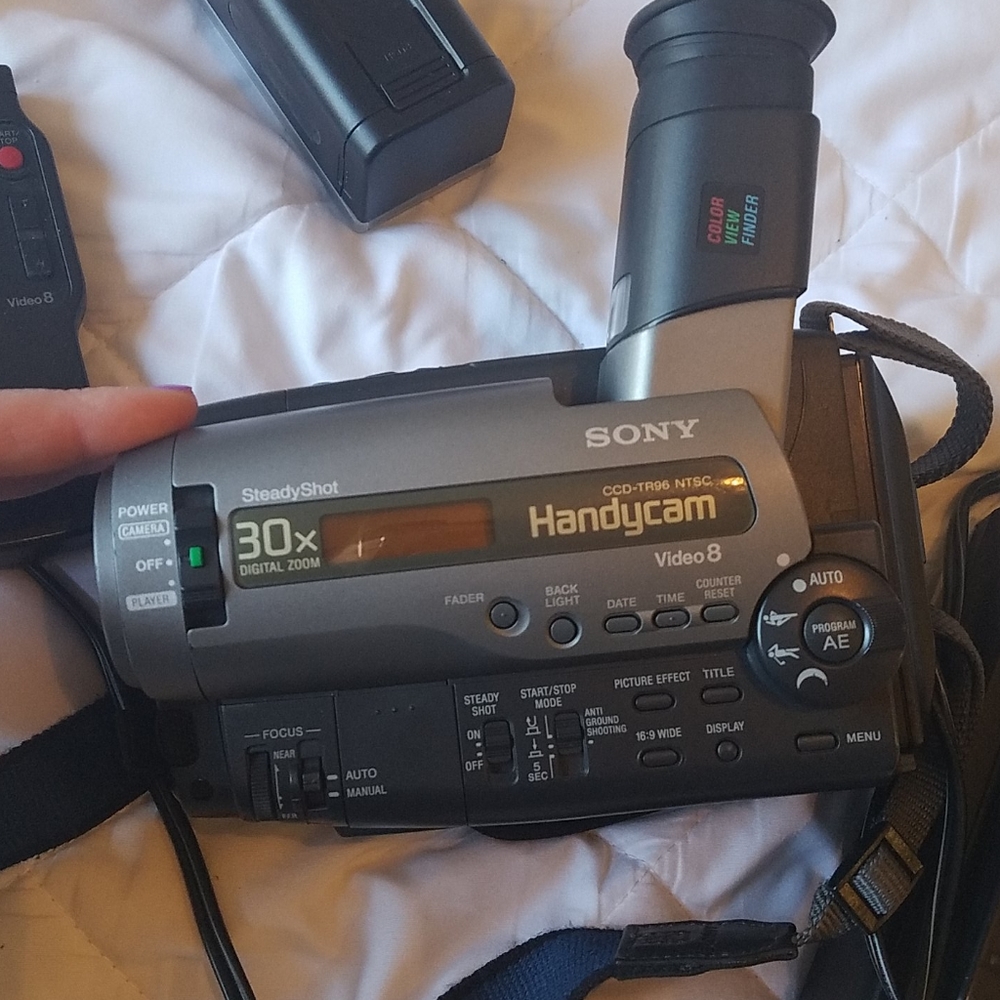 Sony handy cam ccd-tr96 NTSC video camera